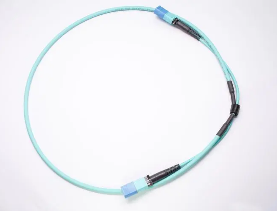 MTP连接器为什么被描述为高性能的MPO连接器?-科兰